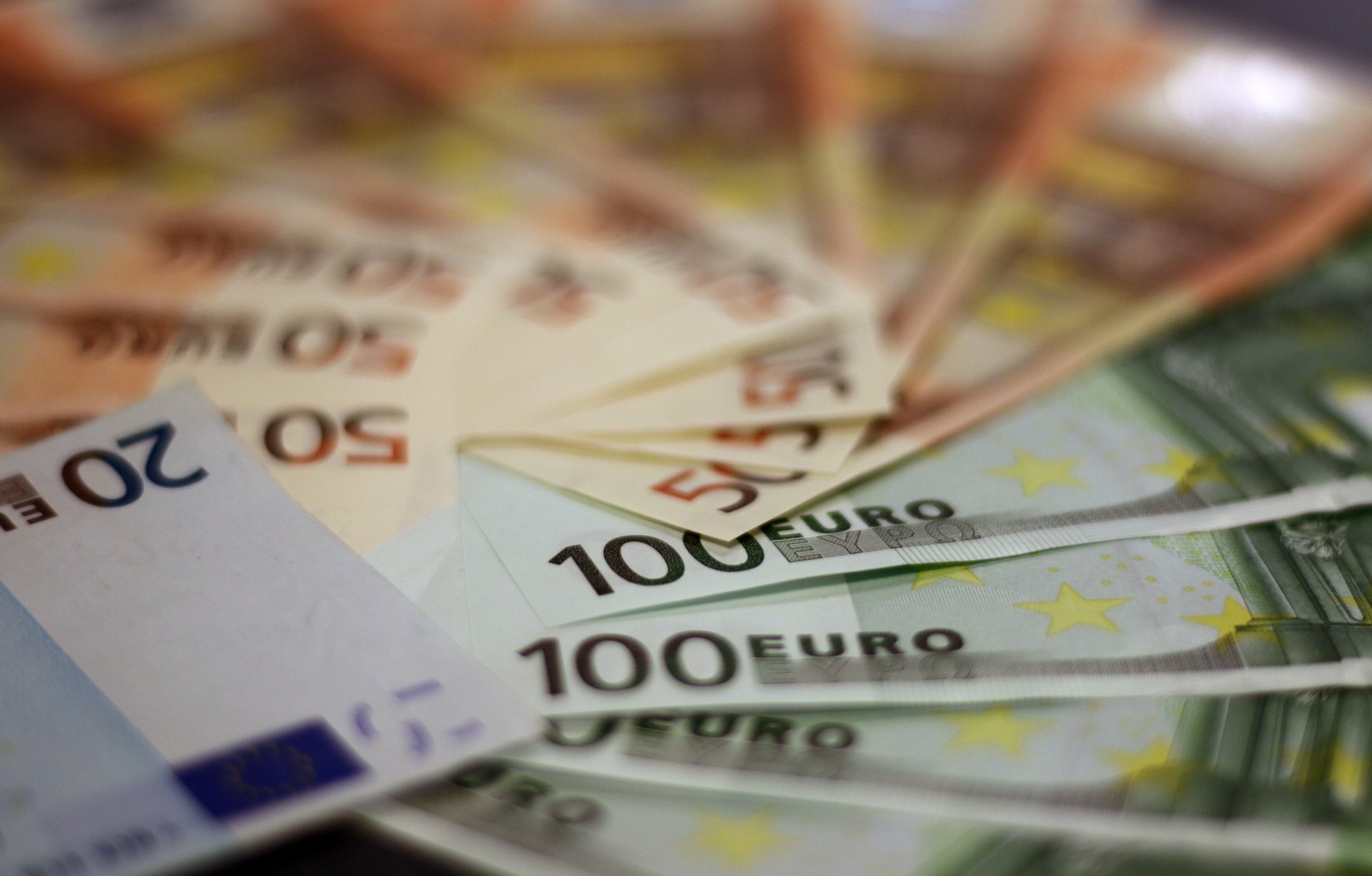 Eurų banknotai, gyvybės draudimo grąža